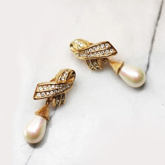 ⚜️ Vintage Christian Dior Pearl Drop Earrings - Picture 10 of 16